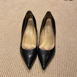 Ivanka Trump pointy toe leather pump black size 10